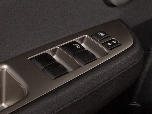 2012 Nissan Versa 5dr HB Auto 1.8 S