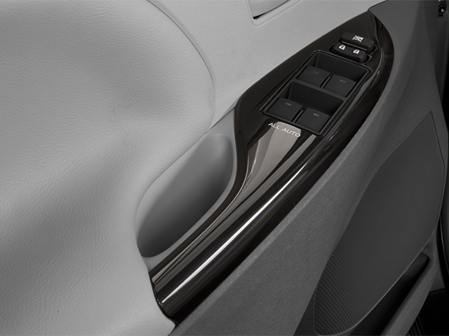 2014 Toyota Sienna 5dr 8-Pass Van V6 XLE FWD