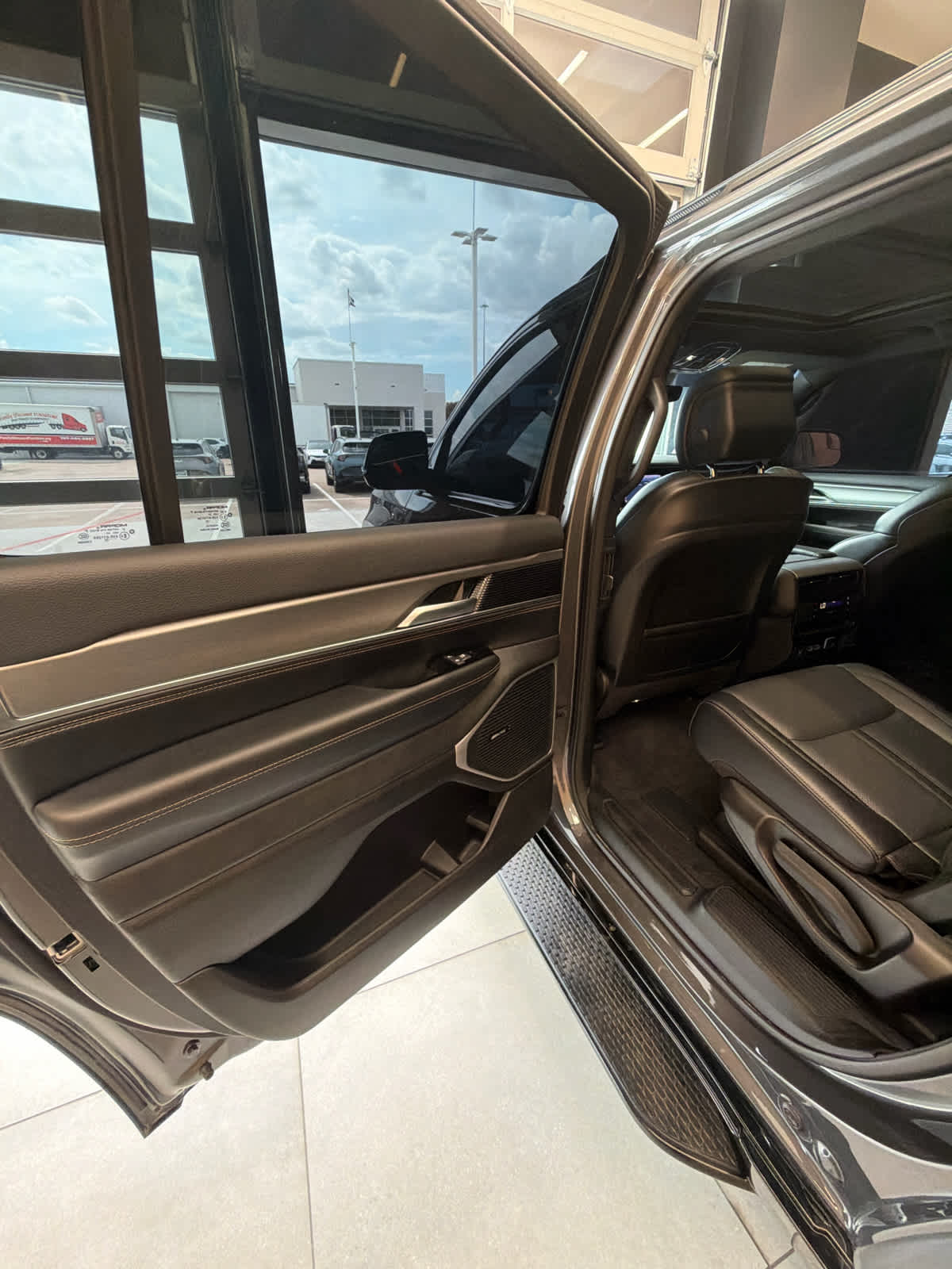 2024 Jeep Wagoneer Series II Carbide 4x4