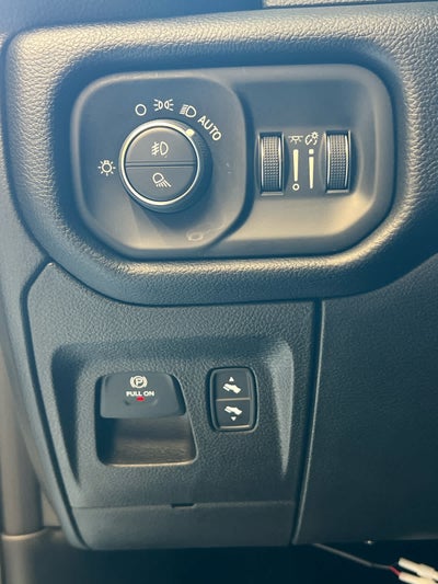 2026 RAM 1500 Lone Star 4x4 Crew Cab 57 Box