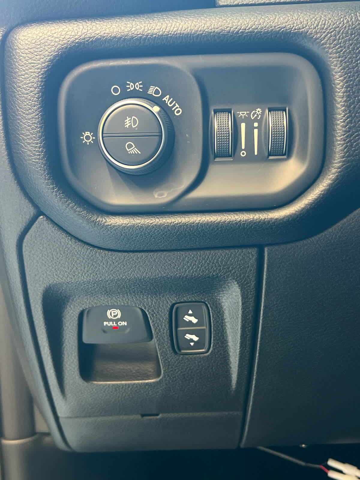 2026 RAM 1500 Lone Star 4x4 Crew Cab 57 Box