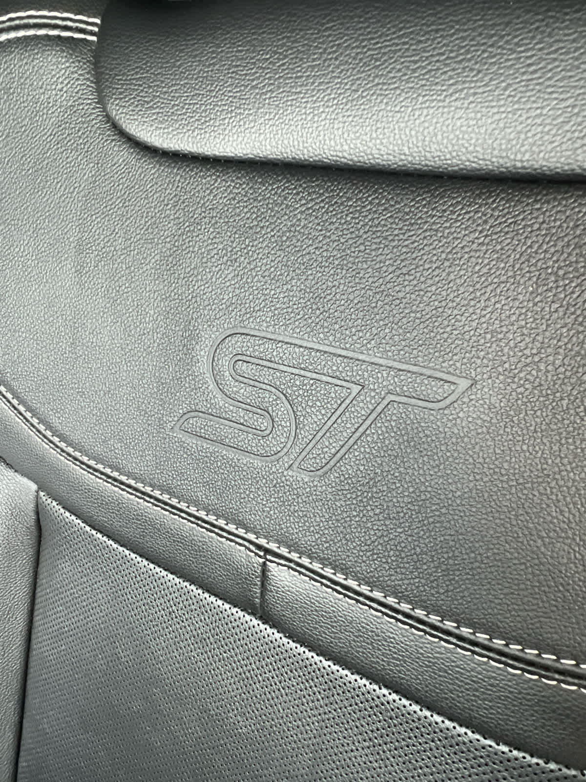 2024 Ford Explorer ST 4WD