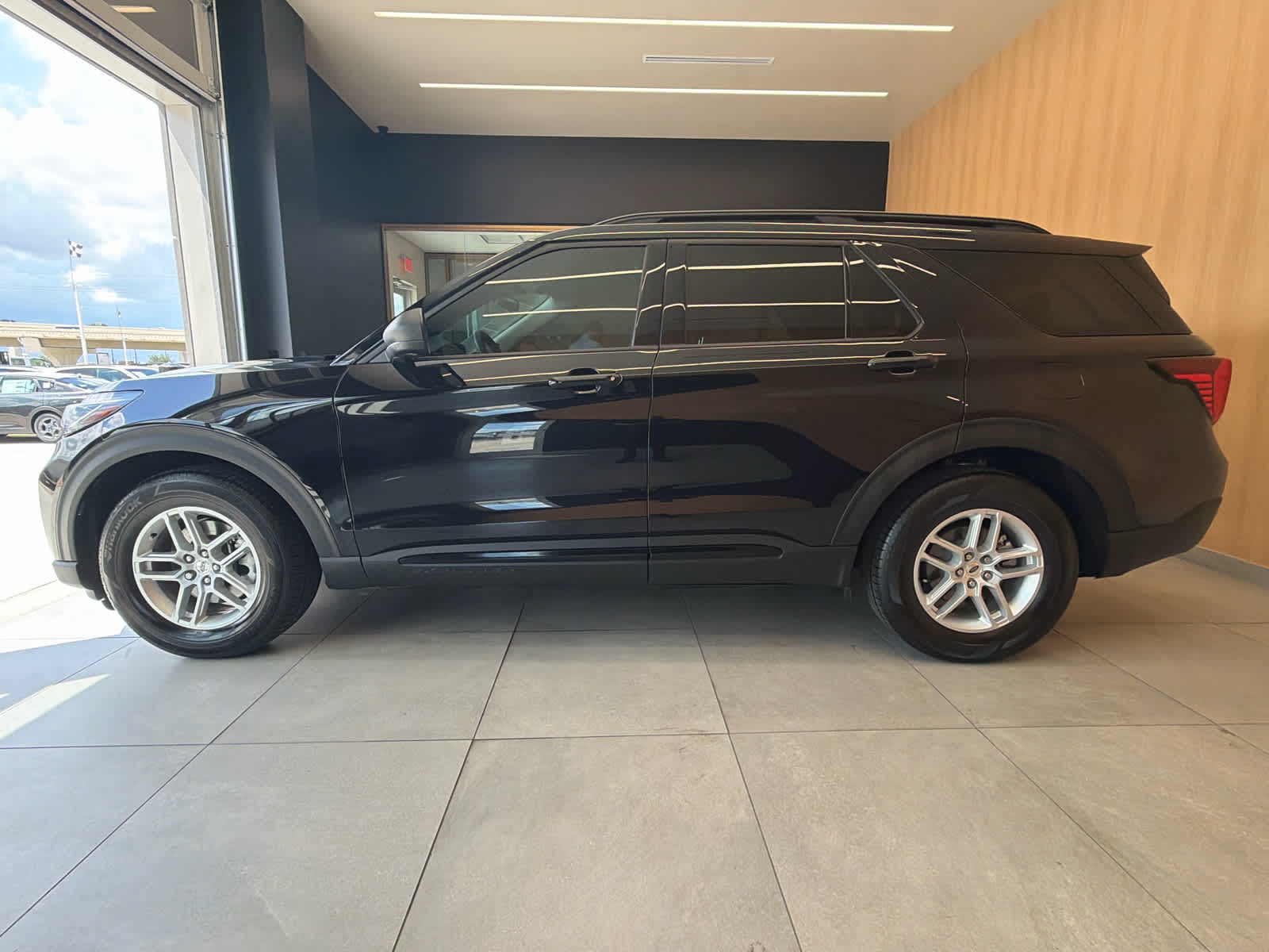 2026 Ford Explorer Active w/200A Pkg RWD