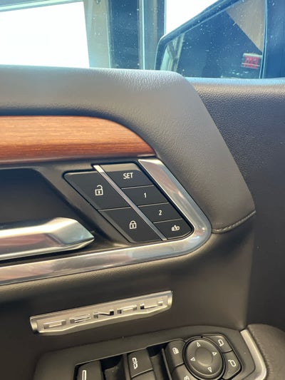 2023 GMC Sierra 1500 4WD Crew Cab 147 Denali