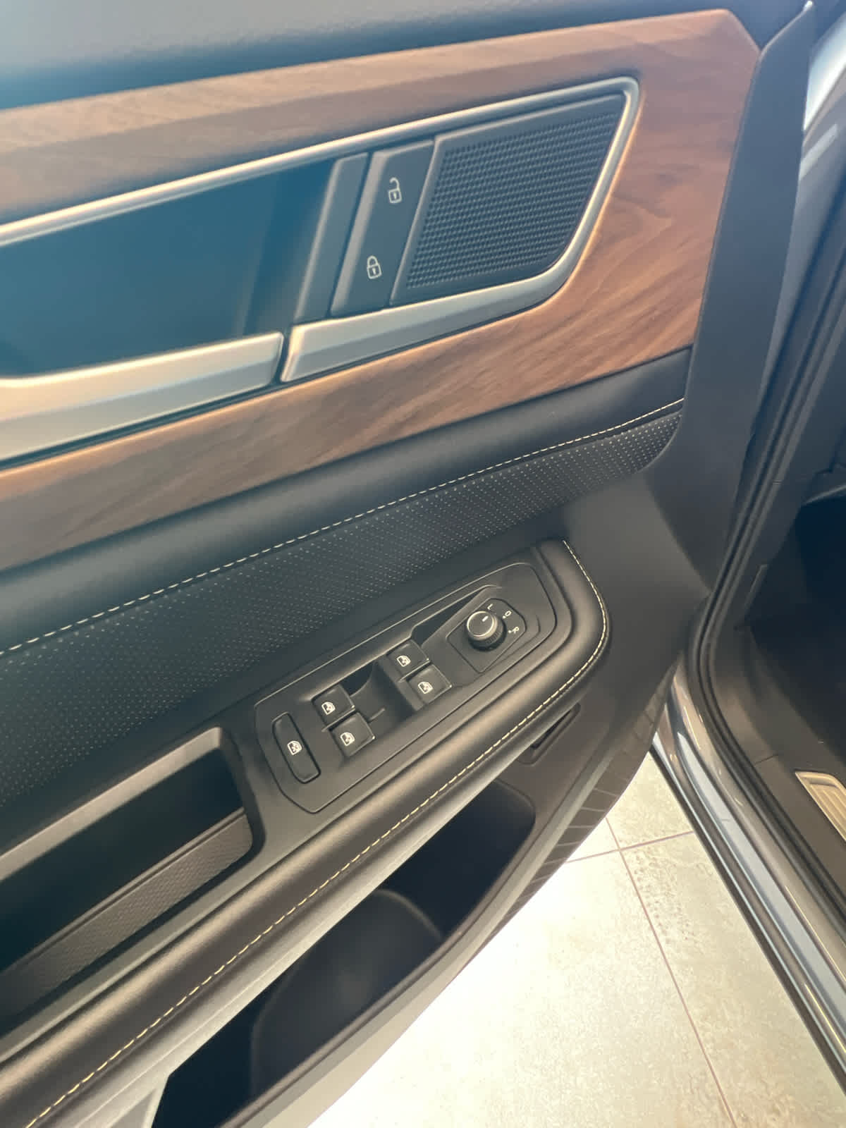 2024 Volkswagen Atlas 2.0T SE w/Technology FWD