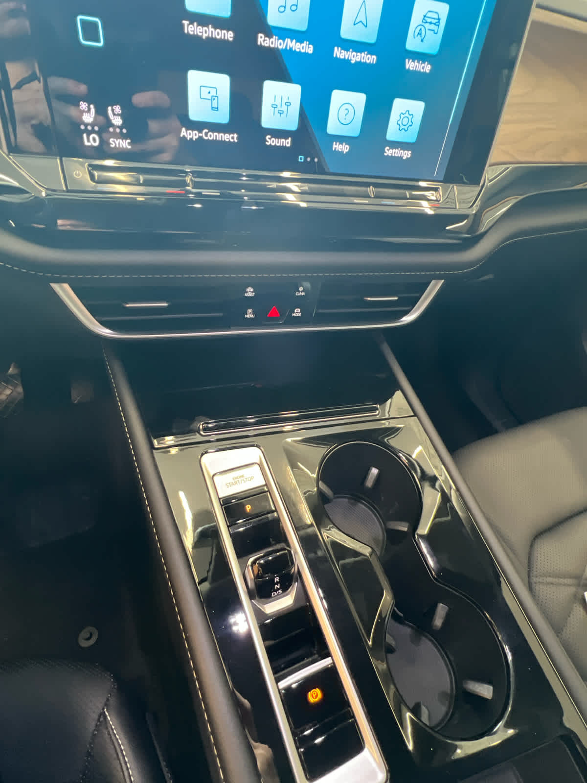 2024 Volkswagen Atlas 2.0T SE w/Technology FWD