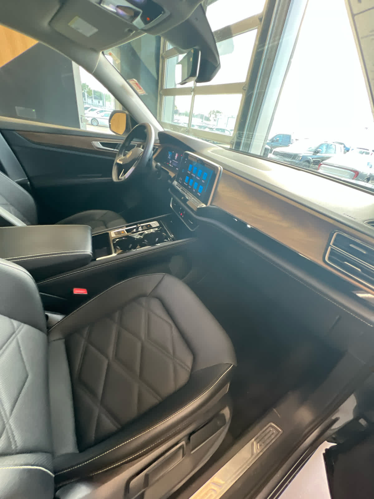 2024 Volkswagen Atlas 2.0T SE w/Technology FWD