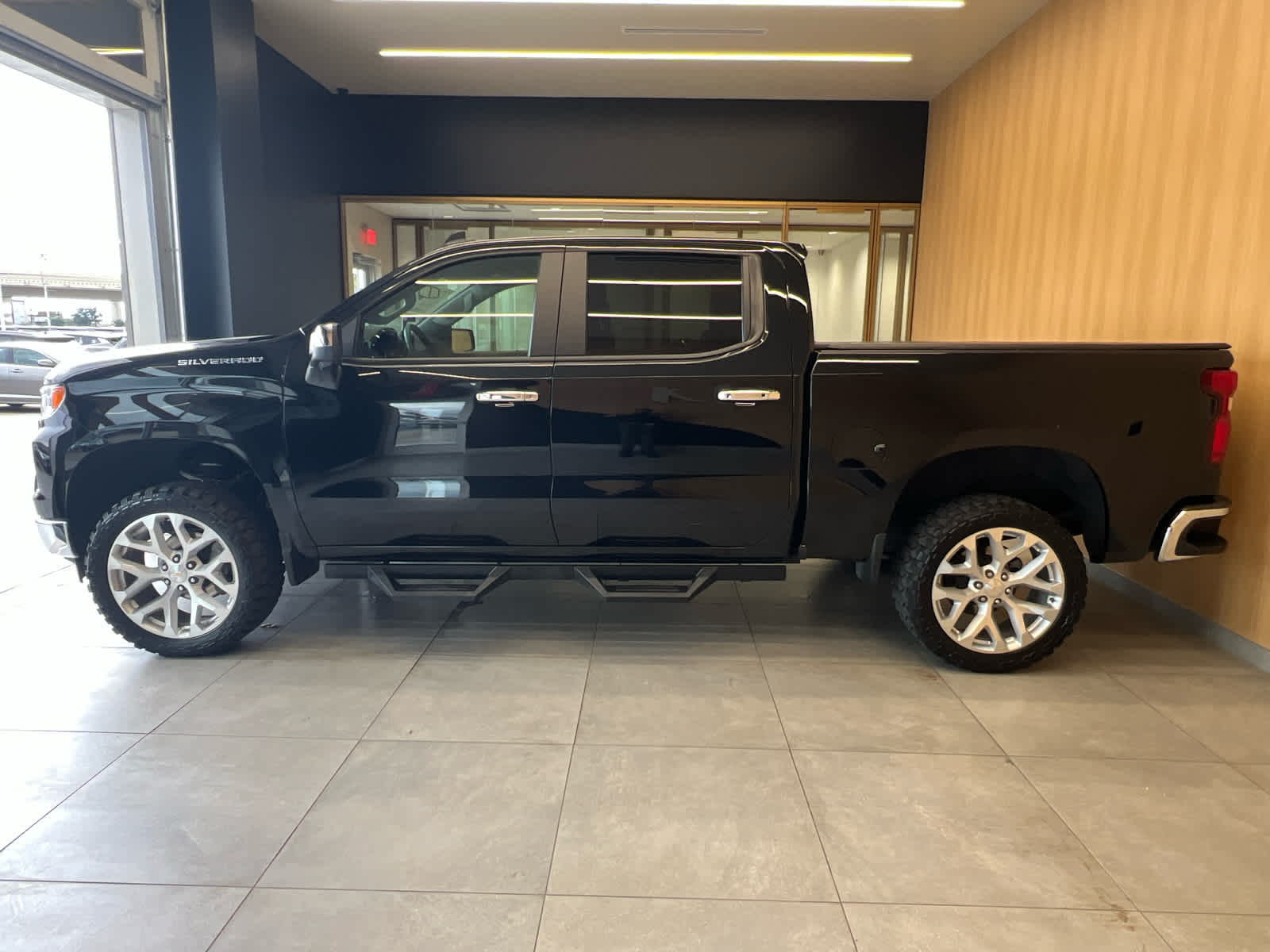 2024 Chevrolet Silverado 1500 2WD Crew Cab 147 LT