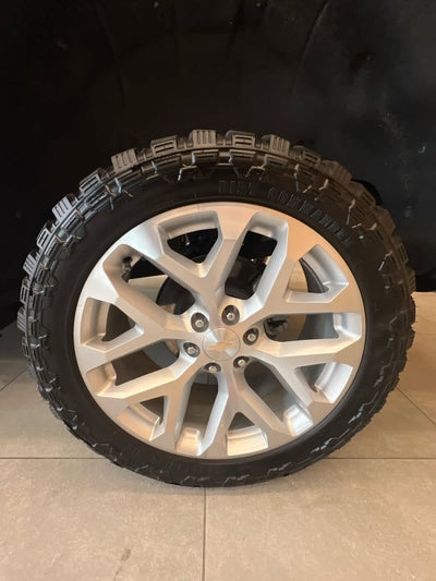2024 Chevrolet Silverado 1500 2WD Crew Cab 147 LT