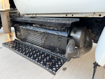 2015 Ford Super Duty F-750 Straight Frame Reg Cab XLT