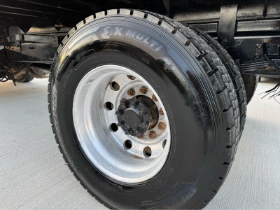 2015 Ford Super Duty F-750 Straight Frame Reg Cab XLT