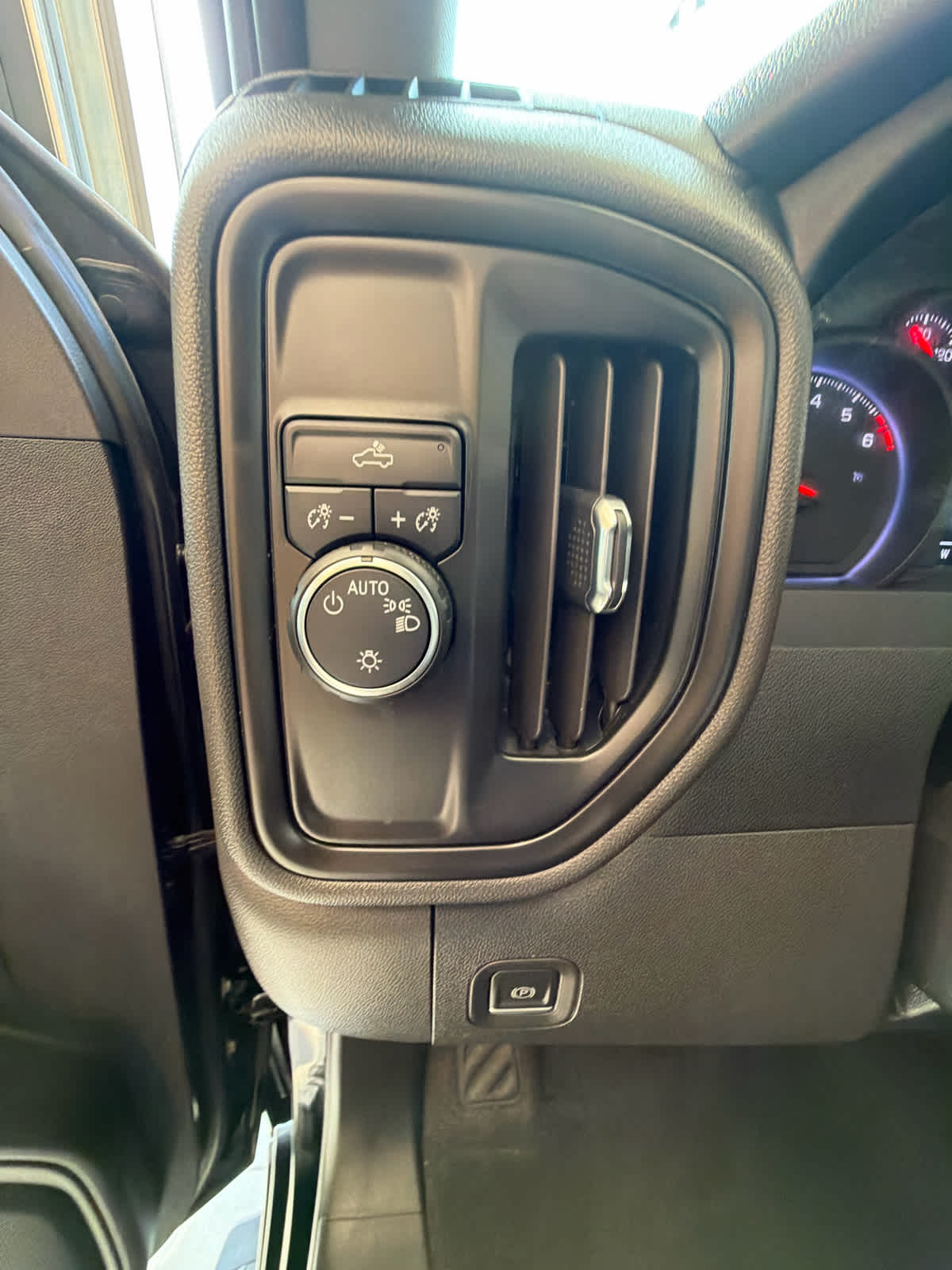 2022 Chevrolet Silverado 1500 2WD Crew Cab 147 Custom
