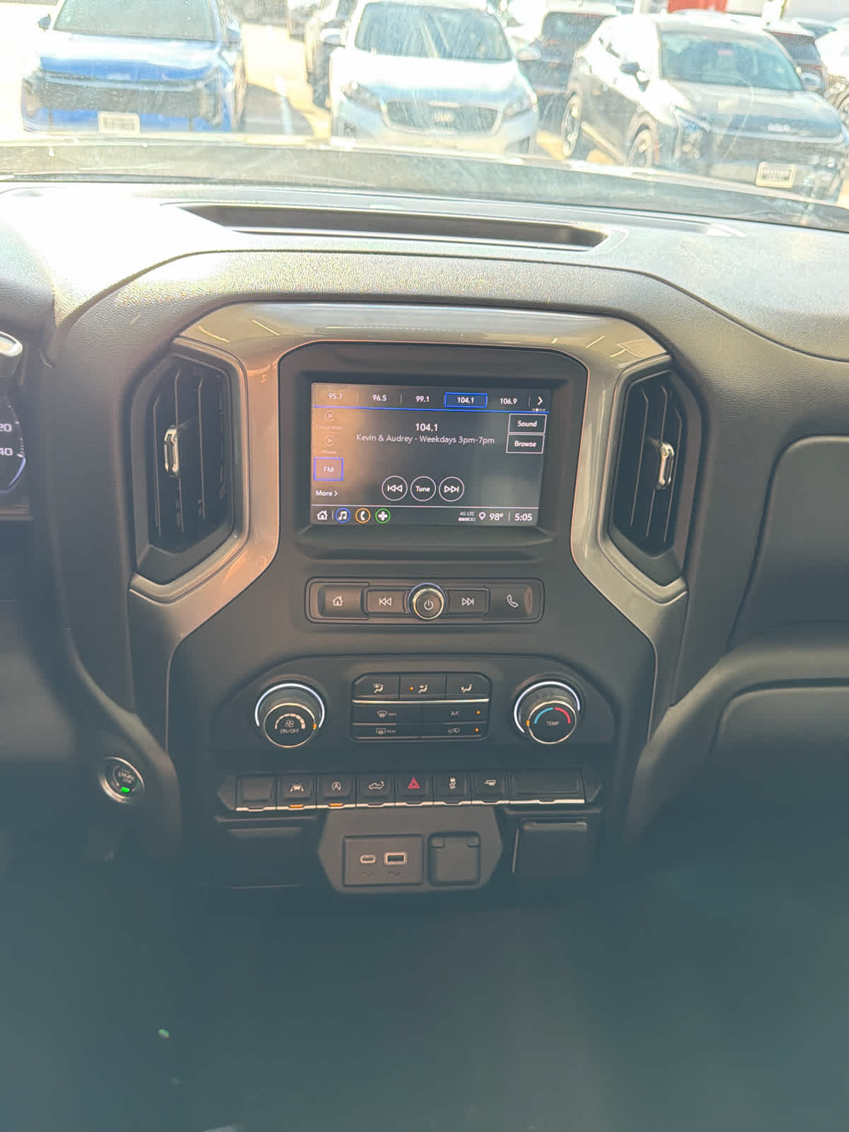 2022 Chevrolet Silverado 1500 2WD Crew Cab 147 Custom