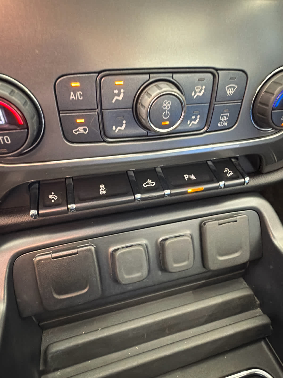 2018 Chevrolet Silverado 1500 4WD Crew Cab 143.5 LT w/2LT