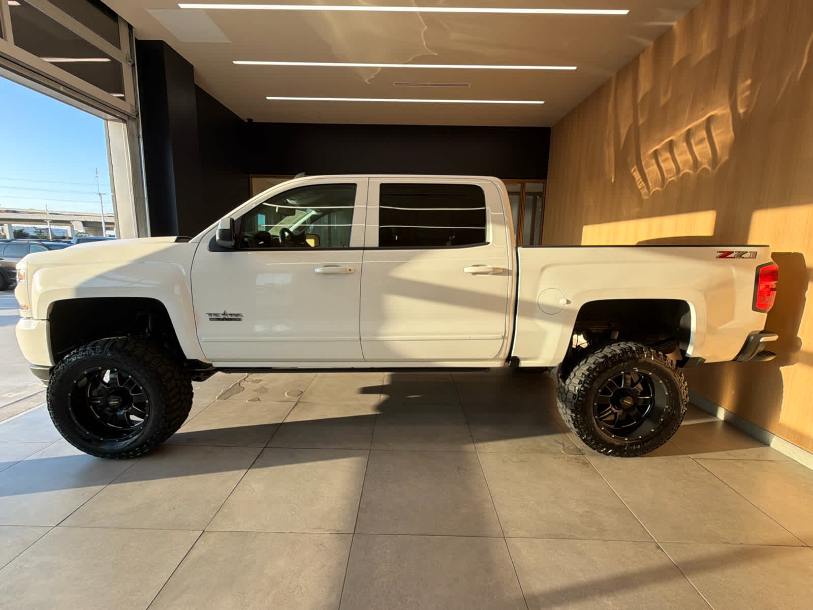 2018 Chevrolet Silverado 1500 4WD Crew Cab 143.5 LT w/2LT