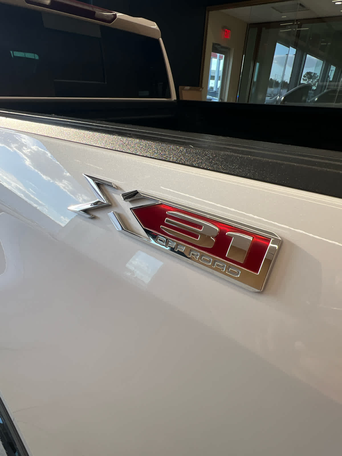 2023 GMC Sierra 1500 4WD Crew Cab 147 SLT