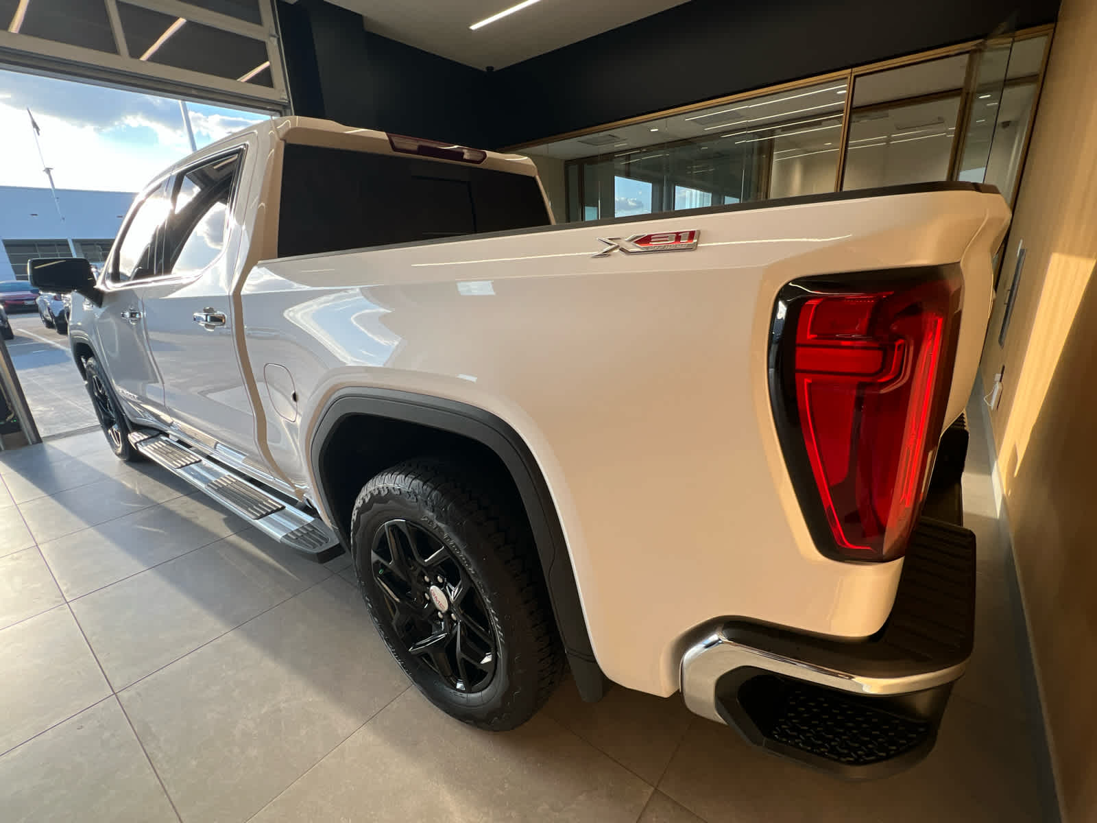 2023 GMC Sierra 1500 4WD Crew Cab 147 SLT