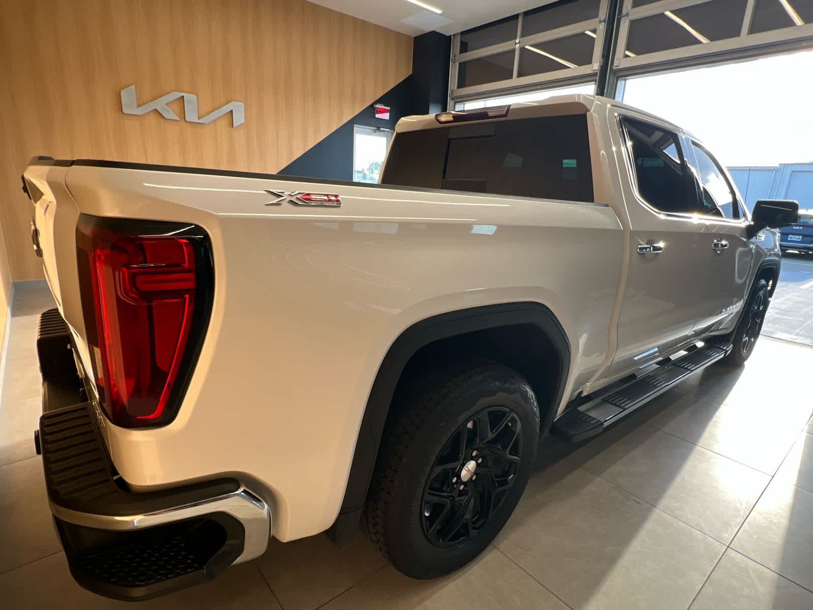 2023 GMC Sierra 1500 4WD Crew Cab 147 SLT