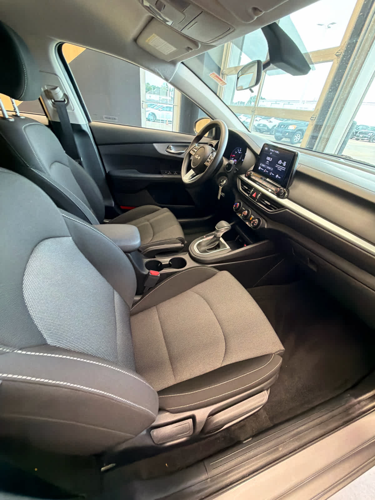 2023 Kia Forte LXS IVT