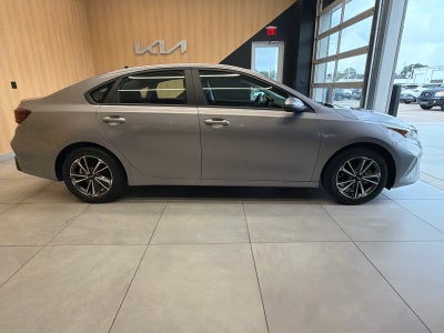 2023 Kia Forte LXS IVT
