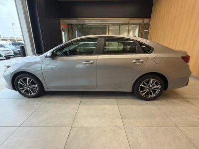 2023 Kia Forte LXS IVT