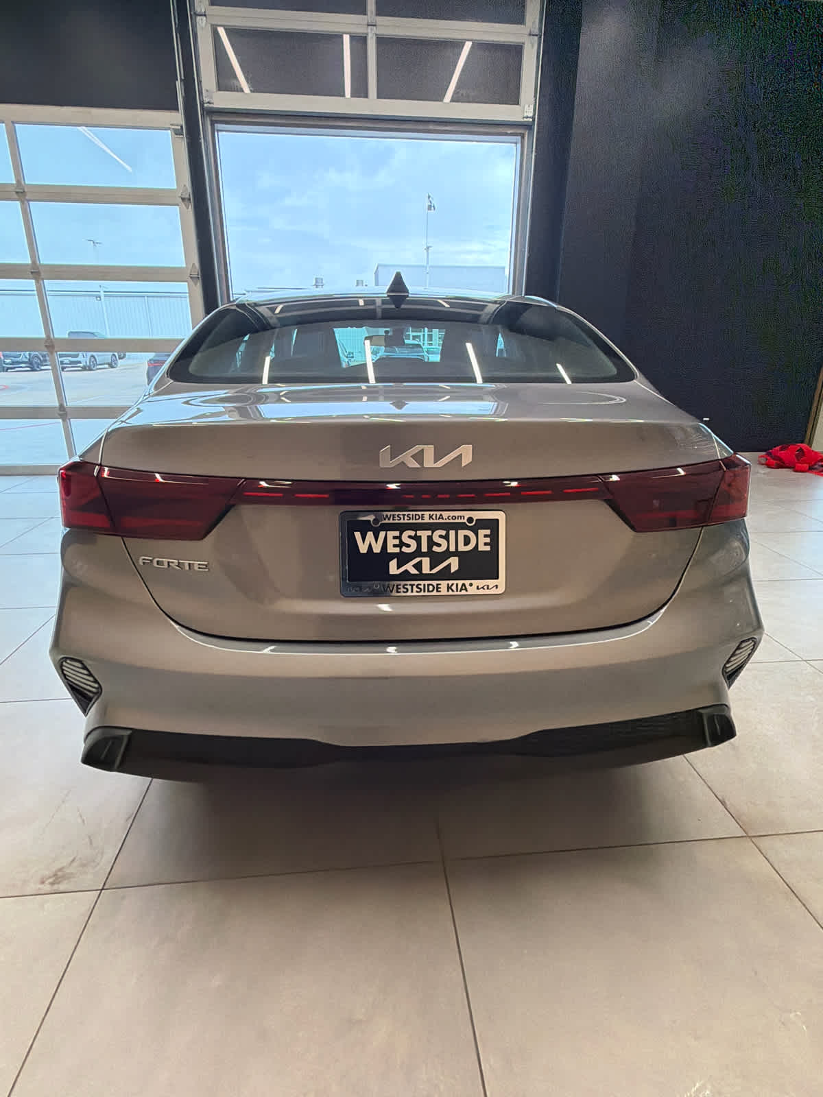 2023 Kia Forte LXS IVT