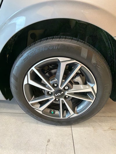 2023 Kia Forte LXS IVT