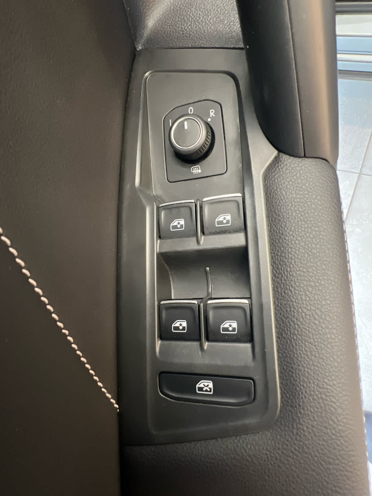 2024 Volkswagen Tiguan 2.0T SE FWD