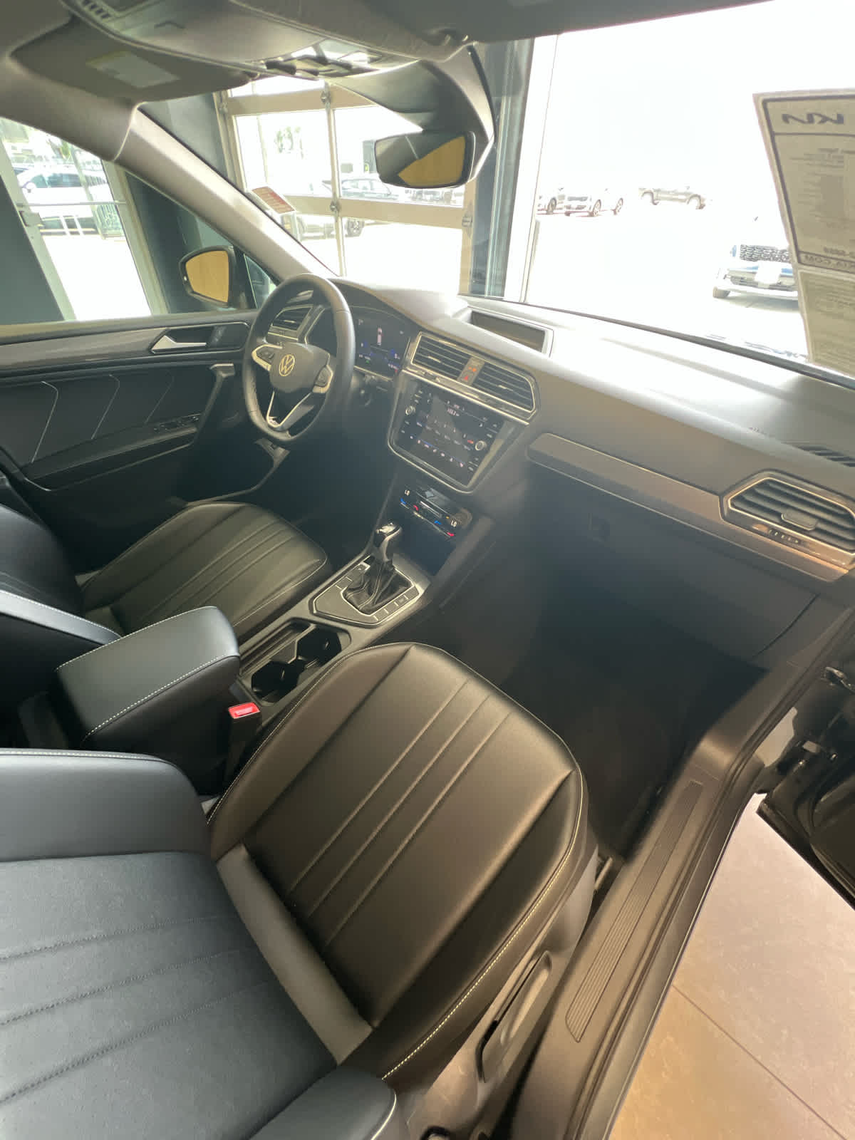 2024 Volkswagen Tiguan 2.0T SE FWD