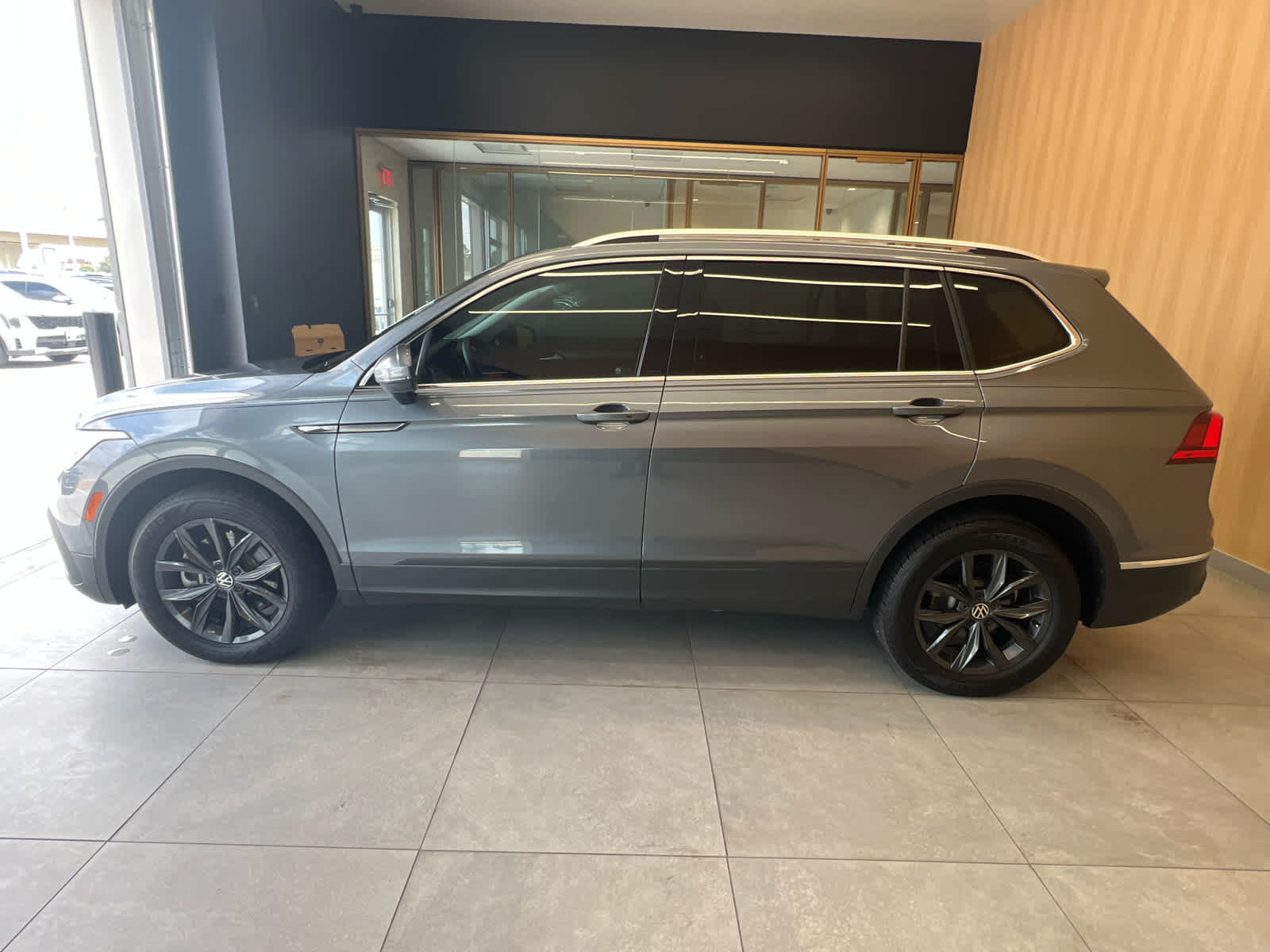 2024 Volkswagen Tiguan 2.0T SE FWD