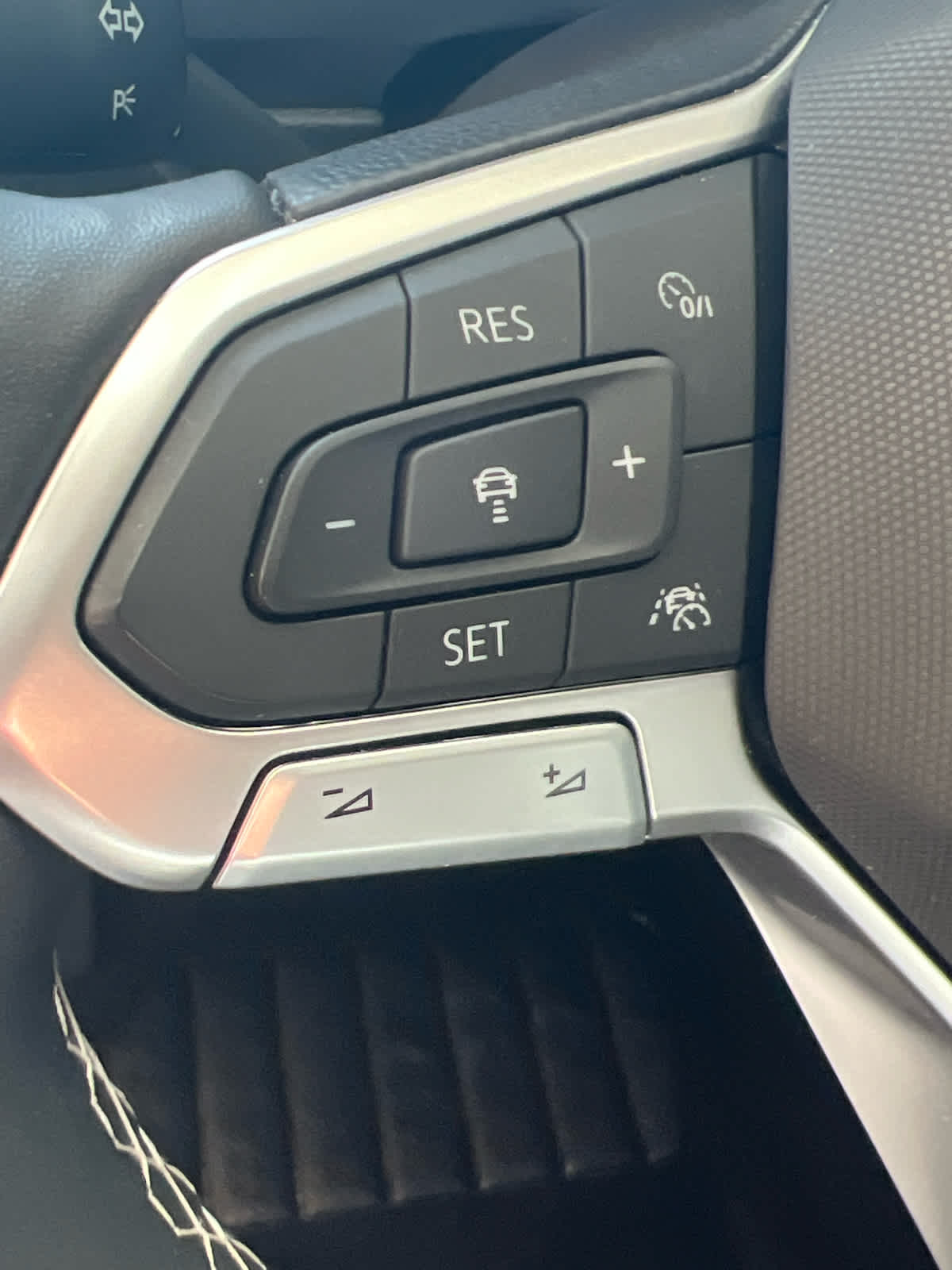 2023 Volkswagen Tiguan 2.0T SE FWD