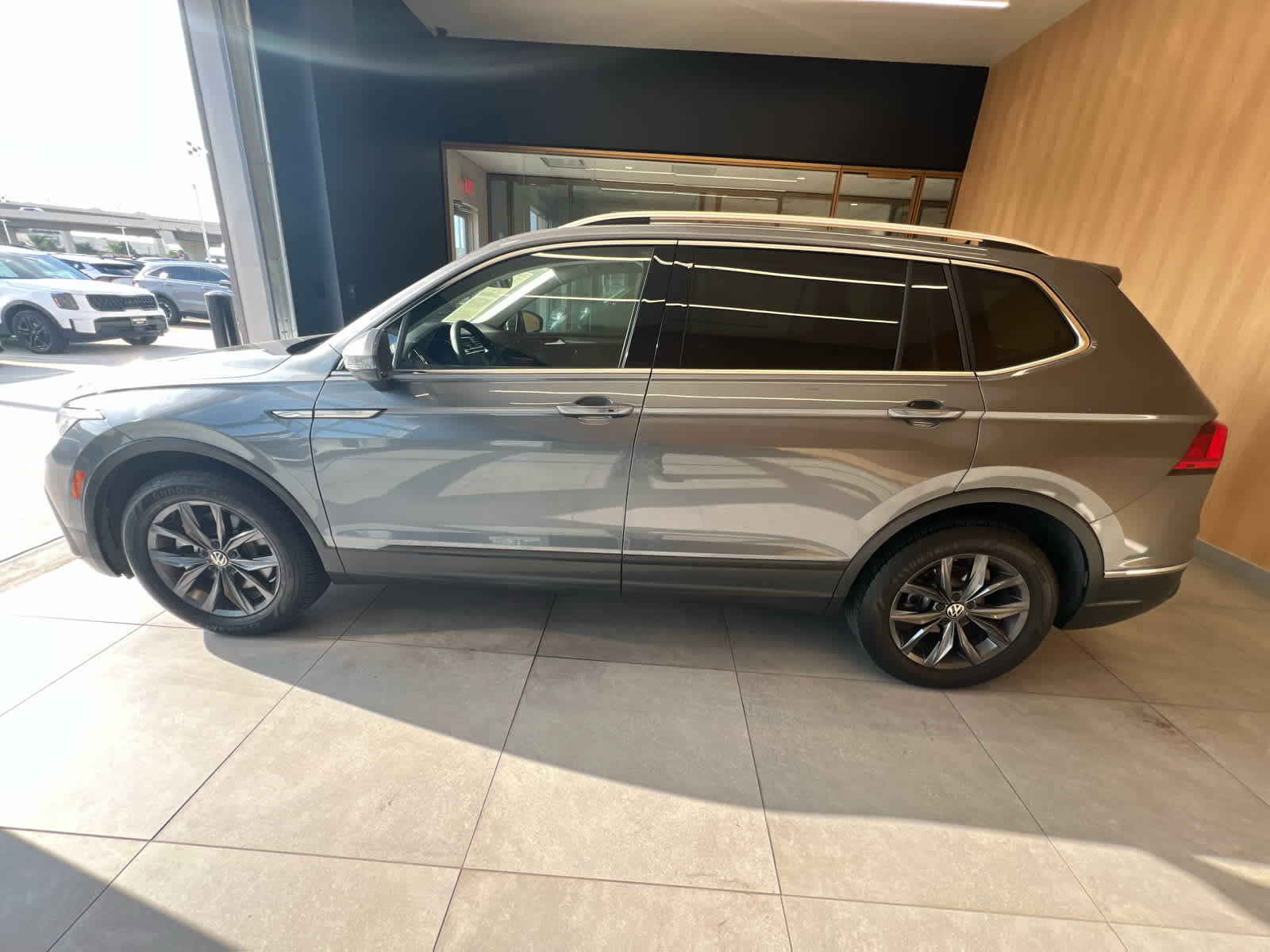 2023 Volkswagen Tiguan 2.0T SE FWD