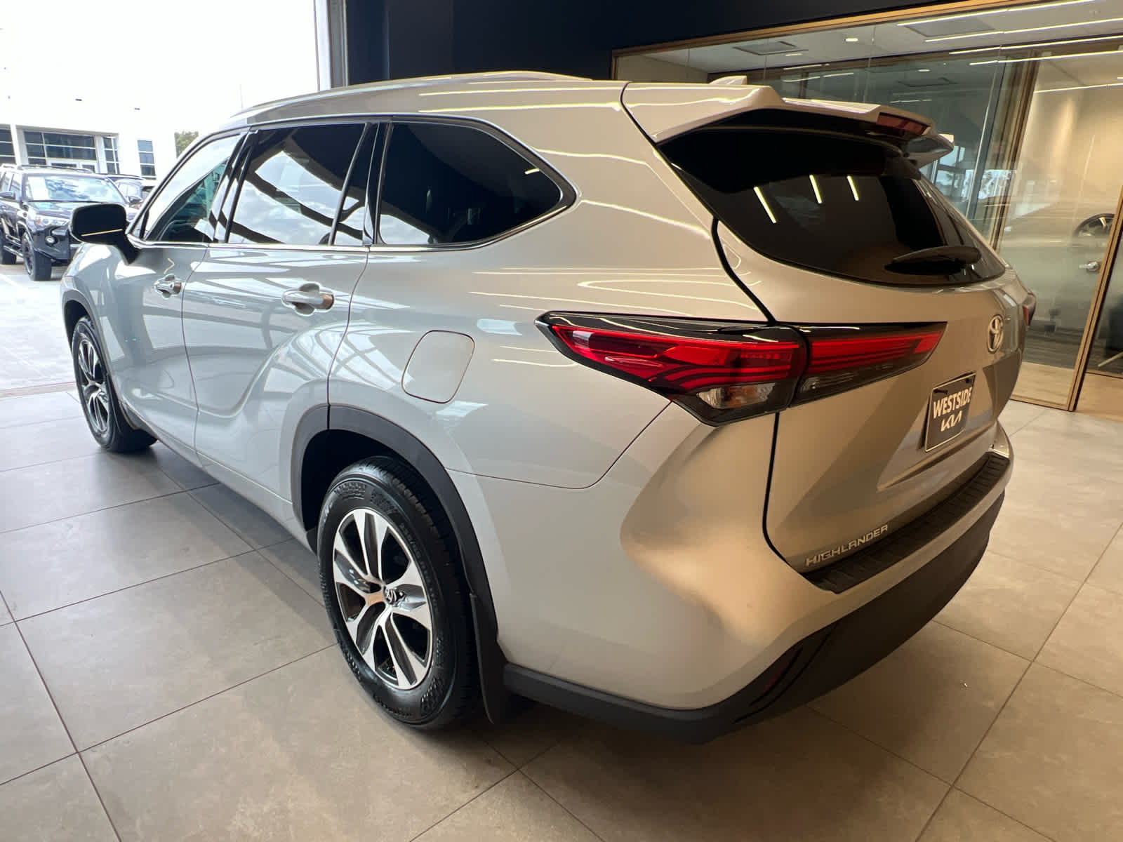 2022 Toyota Highlander XLE FWD