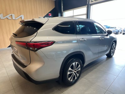 2022 Toyota Highlander XLE FWD