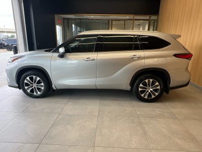 2022 Toyota Highlander XLE FWD