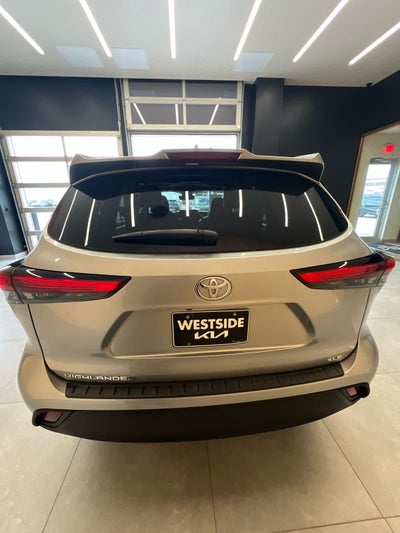 2022 Toyota Highlander XLE FWD