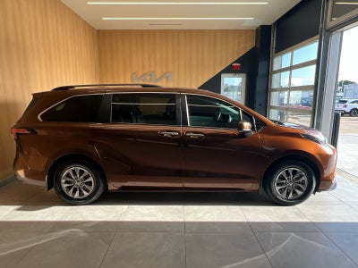 2022 Toyota Sienna XLE FWD 7-Passenger