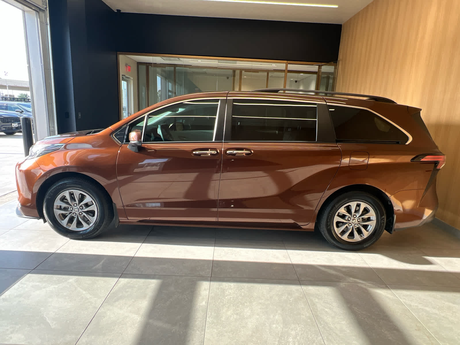 2022 Toyota Sienna XLE FWD 7-Passenger