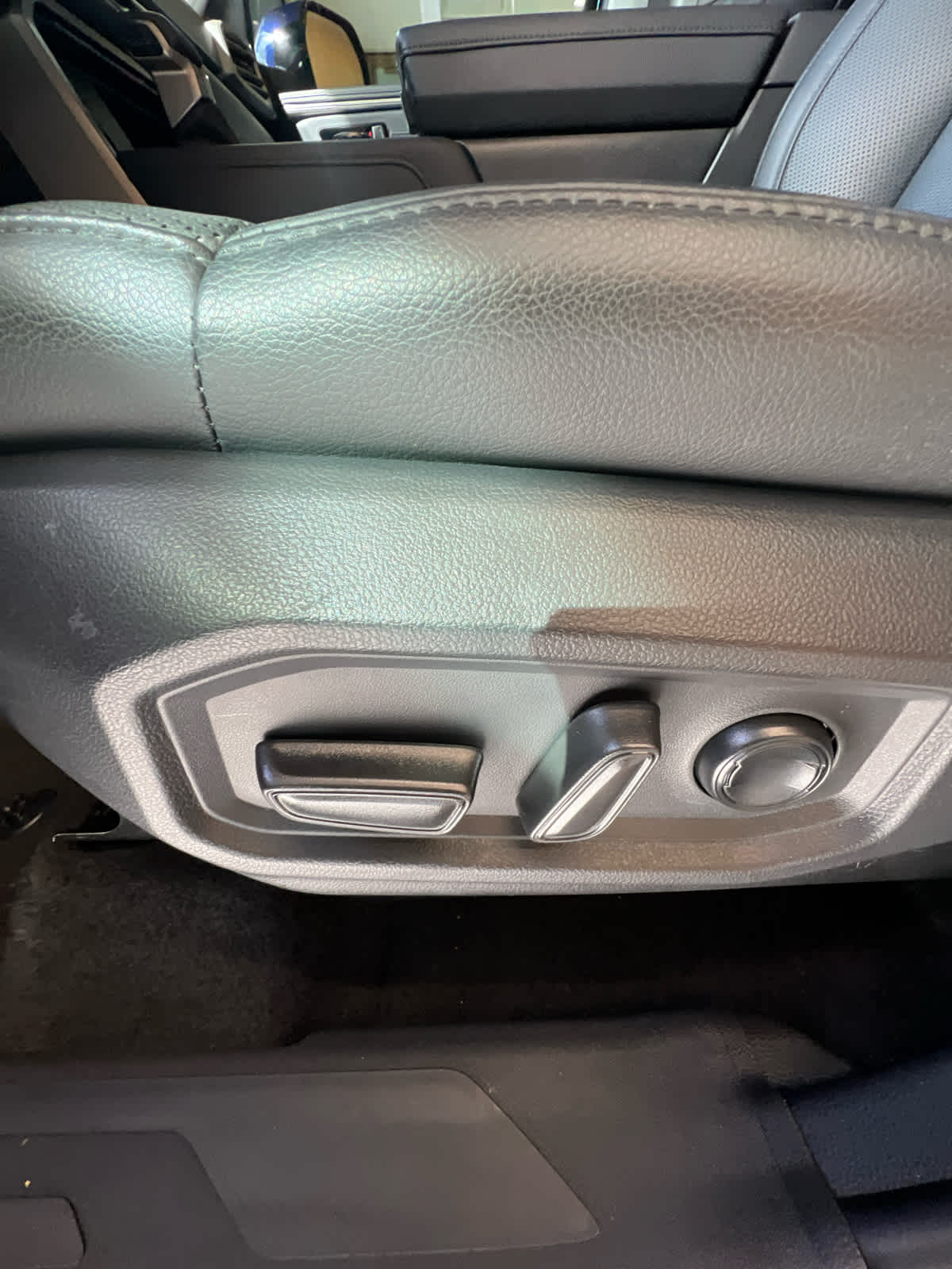 2023 Toyota Tundra Limited Hybrid CrewMax 5.5 Bed