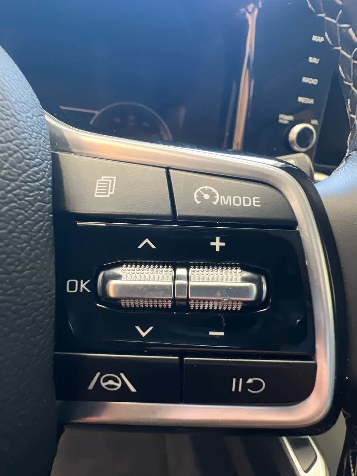 2022 Kia Sorento S FWD