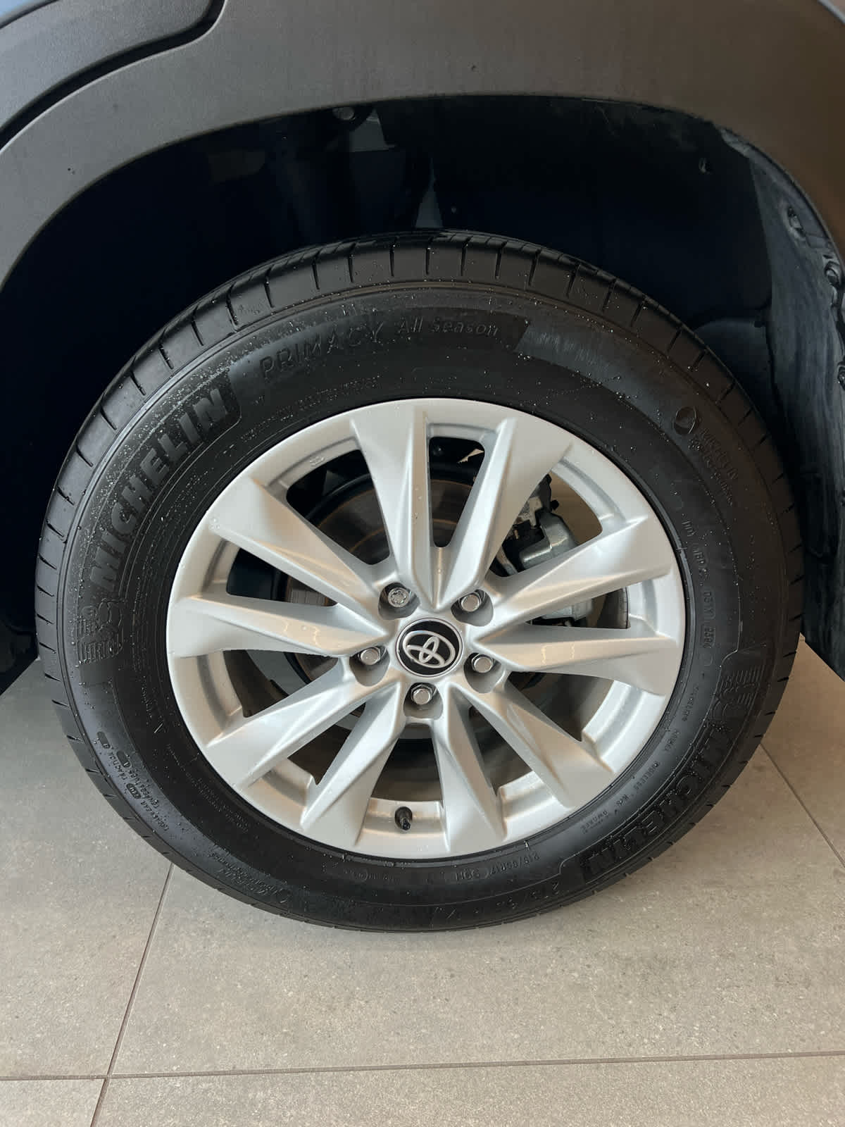 2024 Toyota Corolla Cross LE 2WD