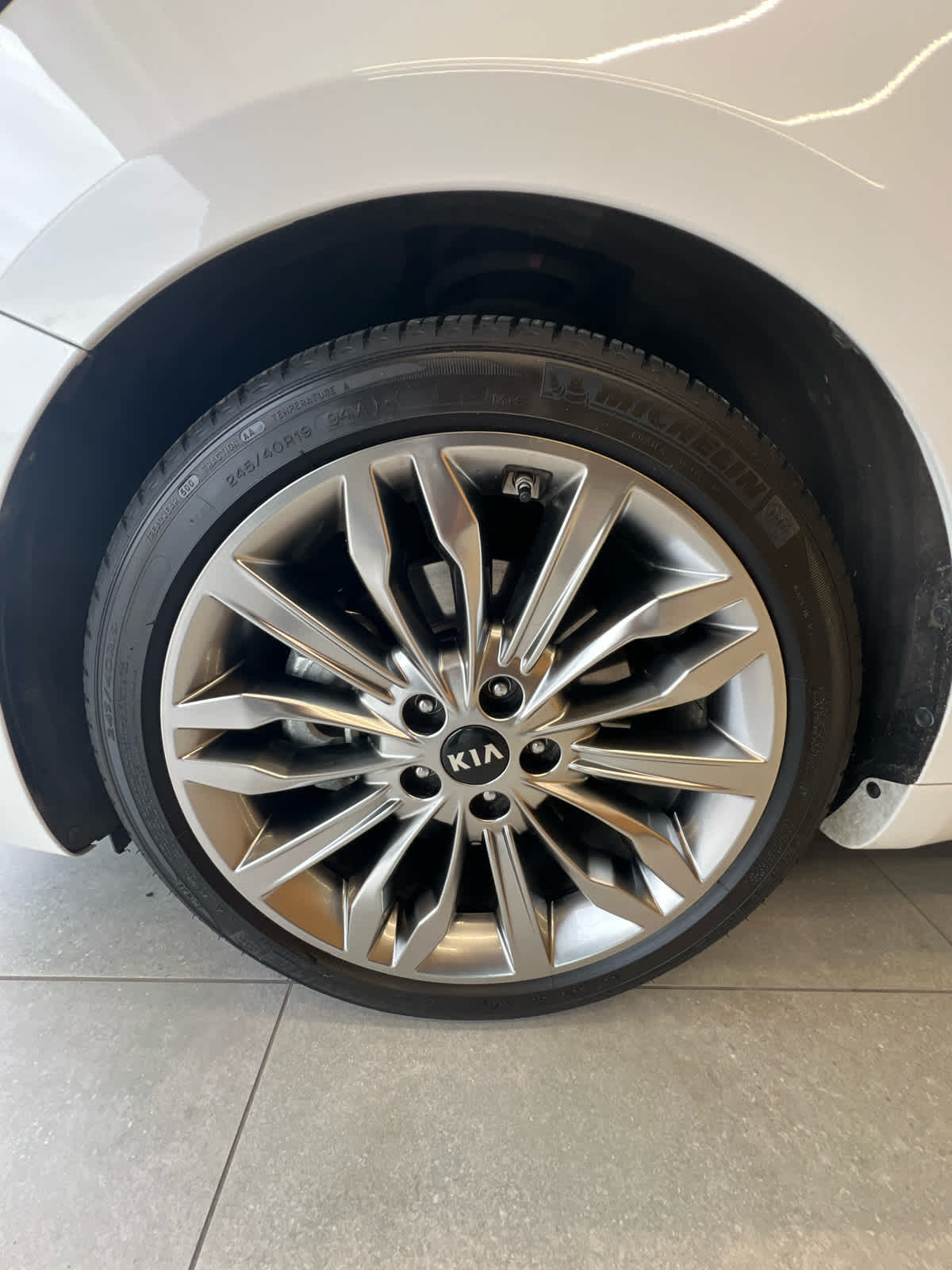 2020 Kia Cadenza Limited Sedan