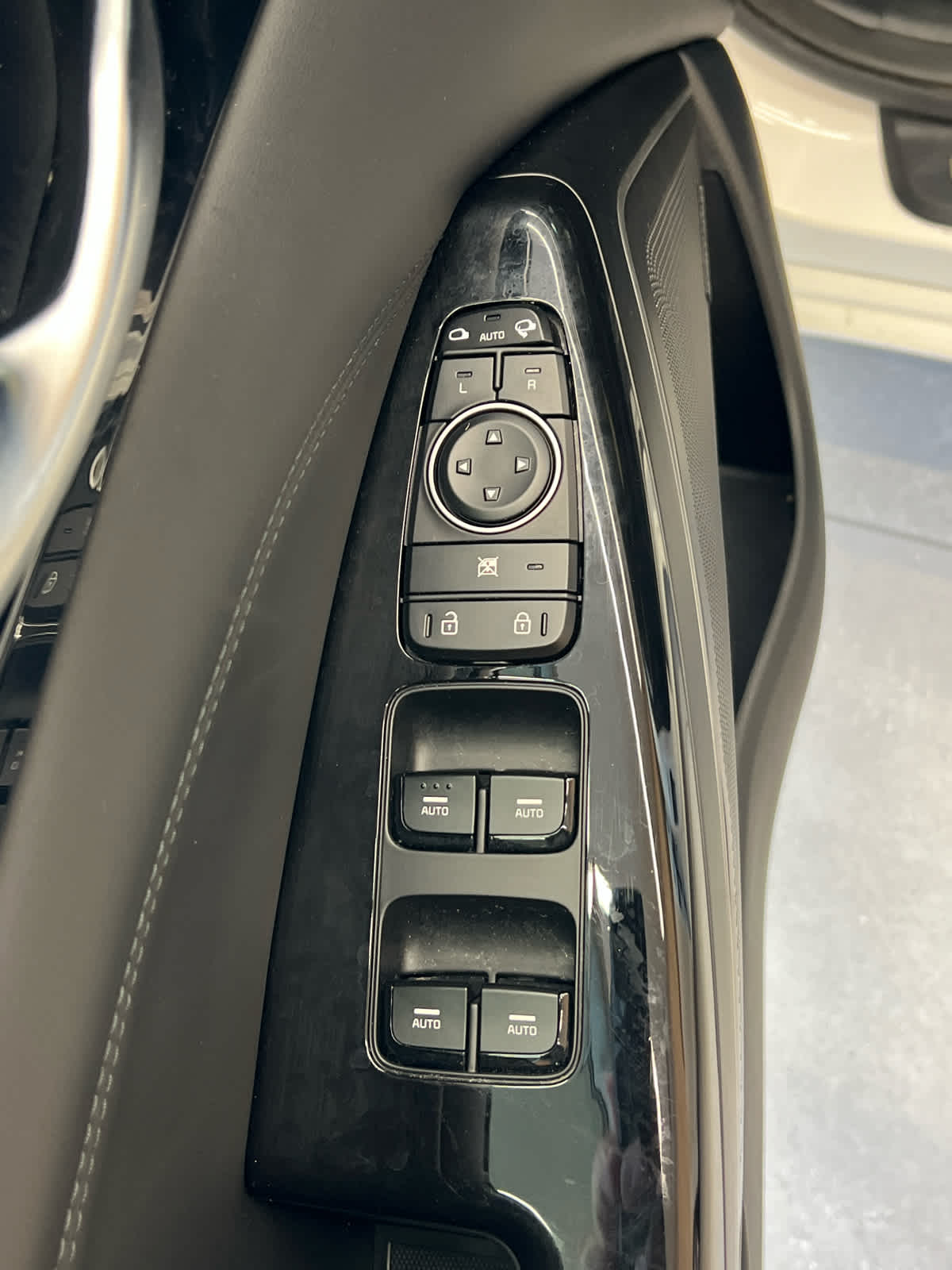 2020 Kia Cadenza Limited Sedan