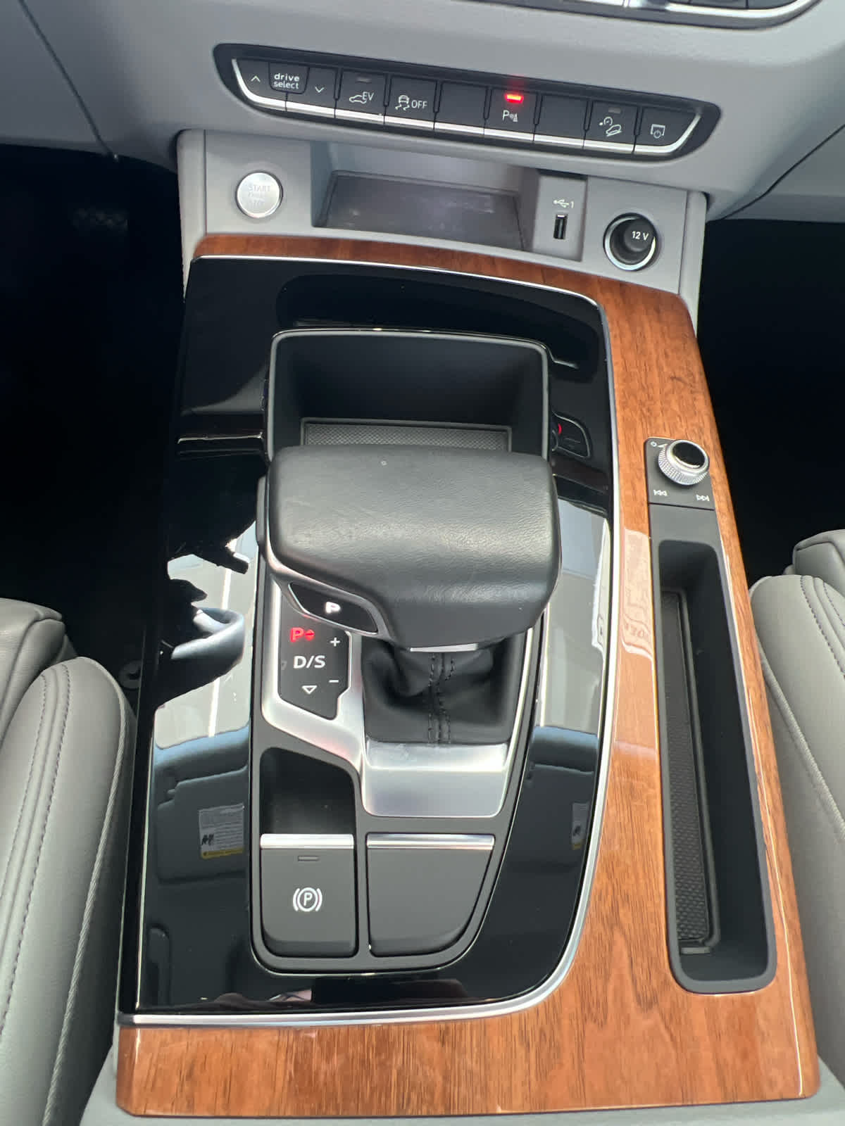 2022 Audi Q5 S line Premium Plus 55 TFSI e quattro